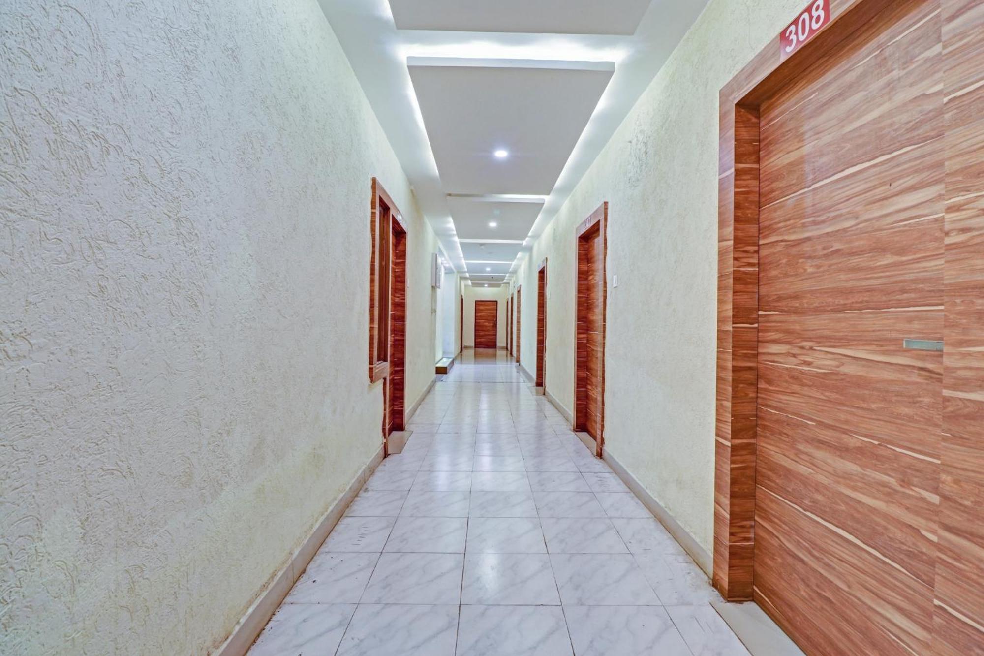 Hotel O Aditya Grand Inn Гунтур Экстерьер фото